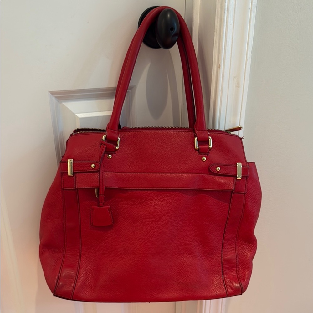 Banana Republic Red Leather Shoulder Bag brings together Polish and Function